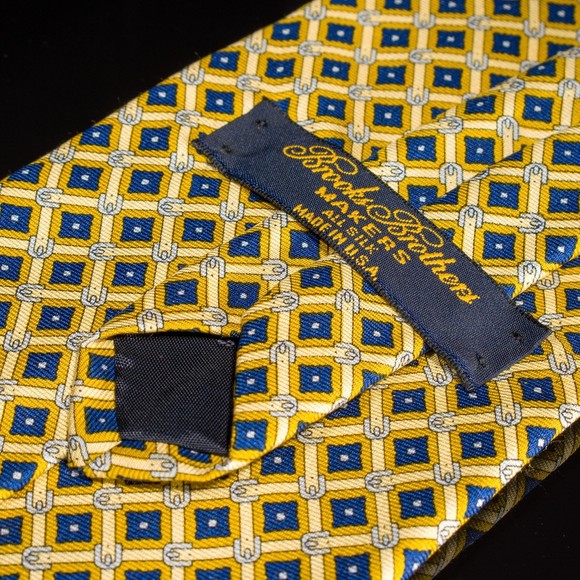 Brooks Brothers Makers 100% Silk Tie Yellow Navy Lattice Mens Designer Necktie - Picture 4 of 5